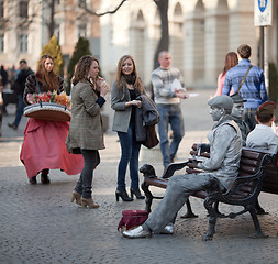 Image showing Living statues and people