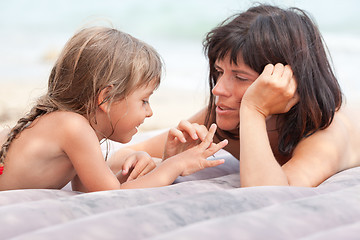 Image showing Mother and daughter communicating