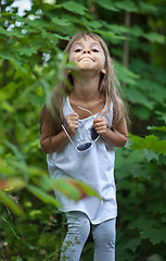 Image showing Little girl grimacing