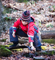 Image showing Child taking water from spring