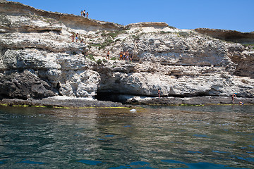 Image showing Children on rocky cliffs