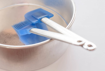 Image showing Bakery utensil in metal round cake pan