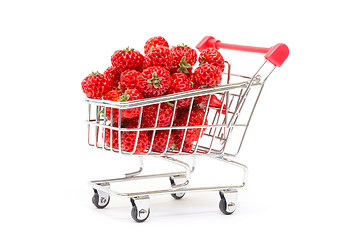 Image showing Ripe Red strawberries in shopping cart