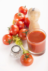 Image showing tomato juice, salt and tomatoes