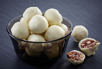 Image showing white chocolate candies
