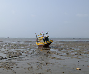 Image showing Boat in the mud