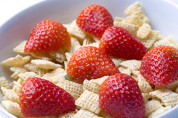 Image showing breakfast cereal strawberries