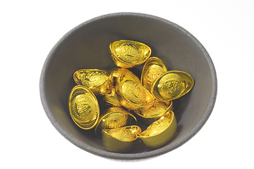 Image showing Bowl of gold ingots

