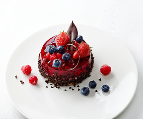 Image showing cake with fresh berries and chocolate