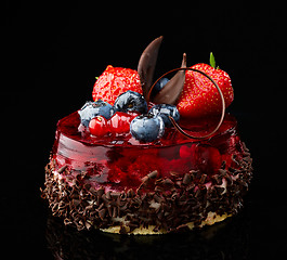 Image showing cake with fresh berries and chocolate
