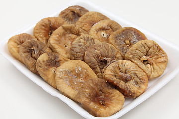 Image showing Dried figs on a tray angled