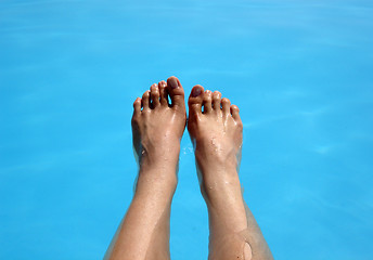 Image showing Two feet in a pool