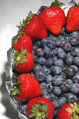 Image showing blueberries strawberries