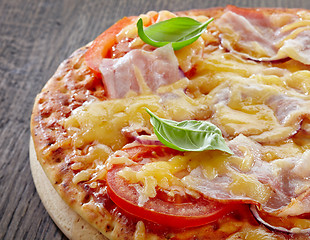 Image showing Pizza with bacon and tomato