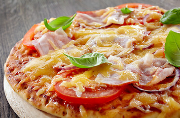 Image showing Pizza with bacon and tomato