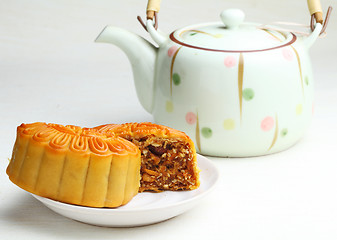 Image showing Chinese teapot with mooncake