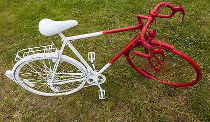 Image showing Old Red and White Bicycle