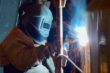 Image showing a welder working at shipyard