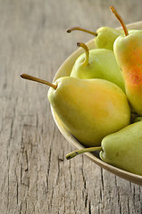 Image showing Fresh pears in bowl 