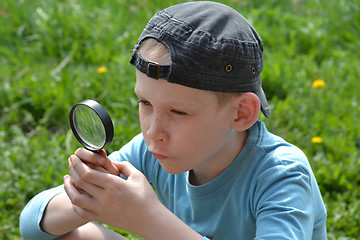 Image showing the teenager with a magnifying glass