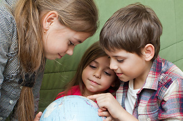 Image showing Kids looking at globe