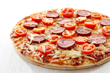 Image showing Salami and tomato pizza