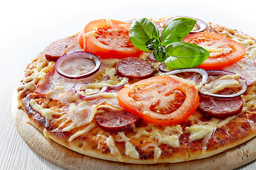 Image showing Salami and tomato pizza