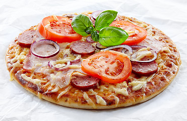 Image showing Salami and tomato pizza