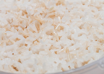 Image showing Close up grain of cooked mix white and brown rice 
