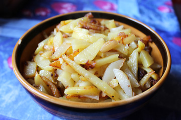 Image showing plate full of tasty chips