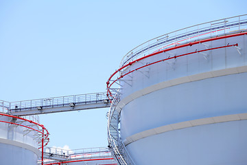 Image showing Oil refinery tank 