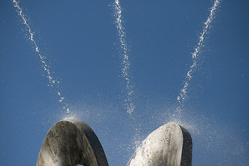 Image showing Fountain and falling water