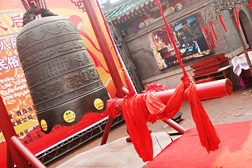 Image showing Giant bell at a temple in China