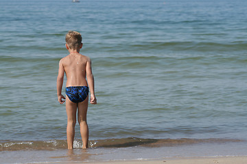 Image showing Child and the sea