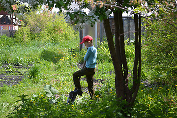 Image showing the teenage boy with a shovel 