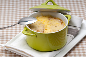 Image showing onion soup with melted cheese and bread on top