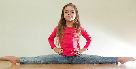 Image showing Little girl sits on a splits