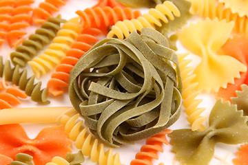 Image showing Green tagliatelle paglia e fieno on the backgroun of different pastas.