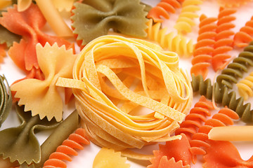 Image showing Yellow tagliatelle paglia e fieno on the backgroun of different pastas.