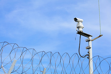 Image showing CCTV on top of chain link 