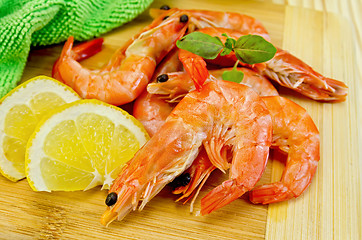 Image showing Shrimps on board with lemon slices