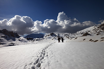 Image showing Hikers on snow plateau