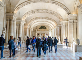 Image showing trippers in the visit of Louvre Museum 