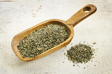 Image showing scoop of peppermint tea