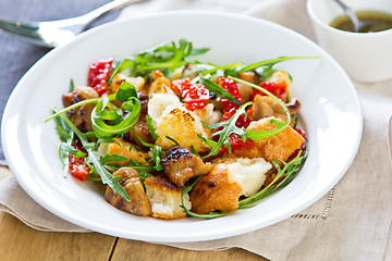 Image showing Chicken with sundried tomato and rocket salad