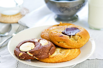 Image showing Soft cookies wth chocolate and white chocolate 