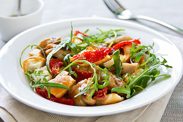 Image showing Chicken with sundried tomato and rocket salad