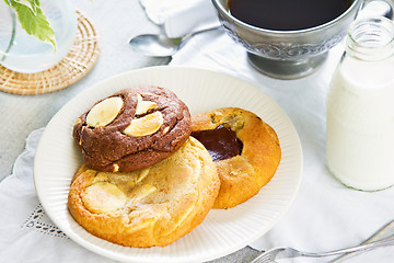 Image showing Soft cookies wth chocolate and white chocolate 