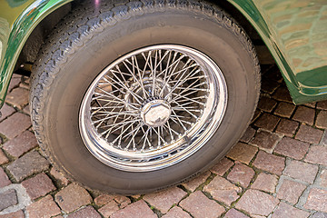 Image showing spoke wheel of an oldtimer