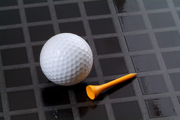 Image showing Golf ball and tee